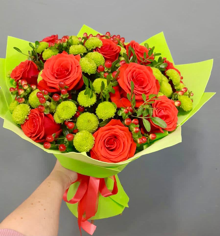 Букет цветов из: Хризантемы и Розы в Синегорском