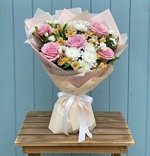 Букет цветов из:  Гвоздики, Орхидеи и Розы #REPLACE_PRED# Синегорском