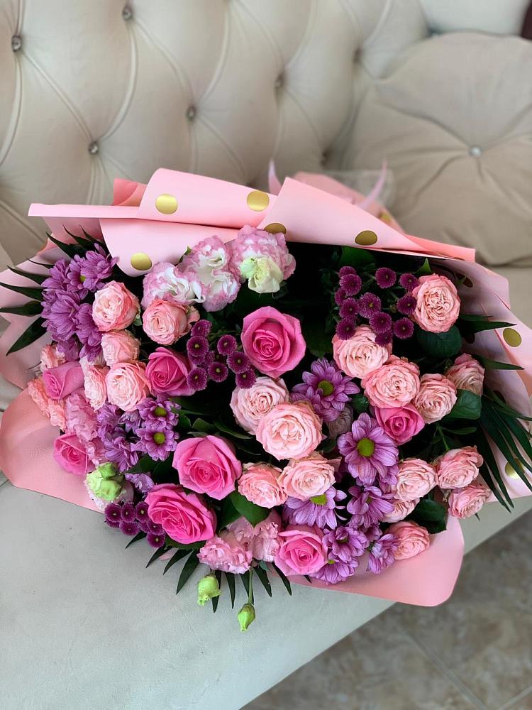 Букет цветов из: Хризантемы, Розы и Лизиантусы в Синегорском