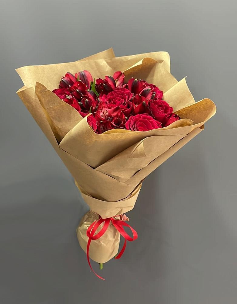 Букет цветов из: Альстромерии и Розы в Синегорском