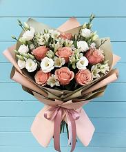 Букет цветов из:  Розы, Альстромерии и Лизиантусы в Синегорском