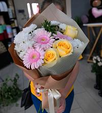 Букет цветов из:  Герберы, Розы и Хризантемы в Синегорском