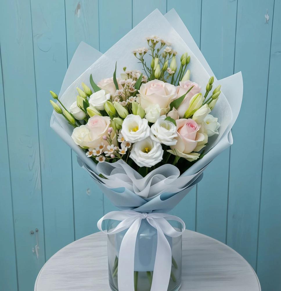 Букет цветов из: Розы и Лизиантусы в Синегорском