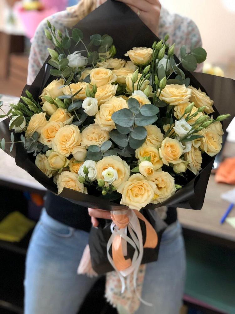 Букет цветов из: Розы и Лизиантусы в Синегорском