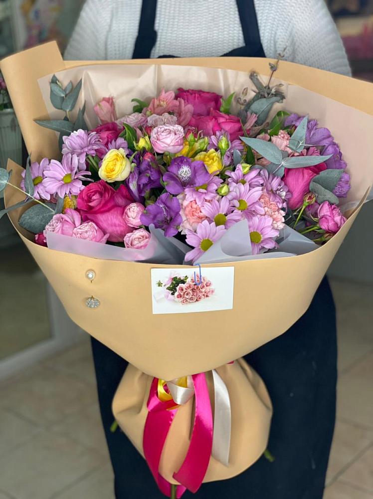 Букет цветов из: Хризантемы, Гвоздики и Альстромерии в Синегорском