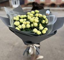 Букет Белые кустовые розы Солинеро в Синегорском
