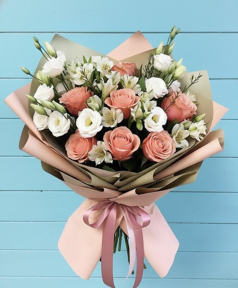 Букет цветов из: Розы, Альстромерии и Лизиантусы в Синегорском