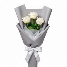 Букет 3 белые розы в Синегорском