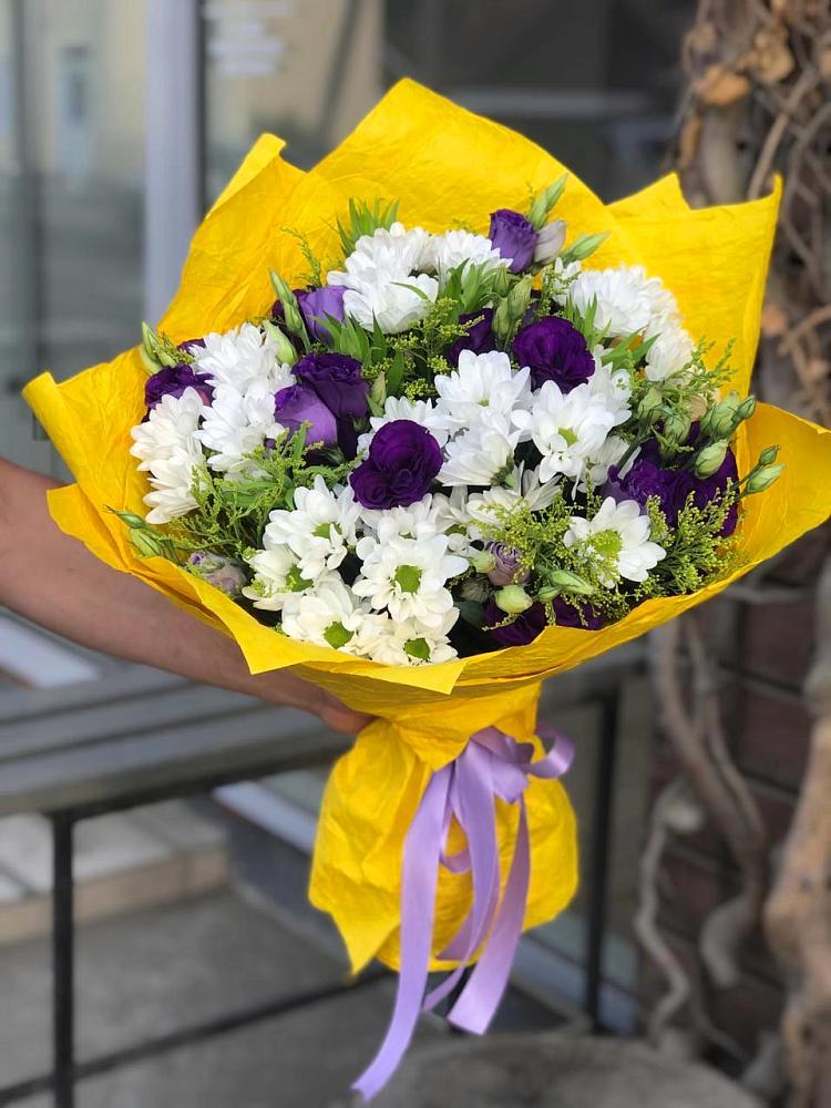 Букет цветов из: Ирисы, Хризантемы и Ромашки в Синегорском