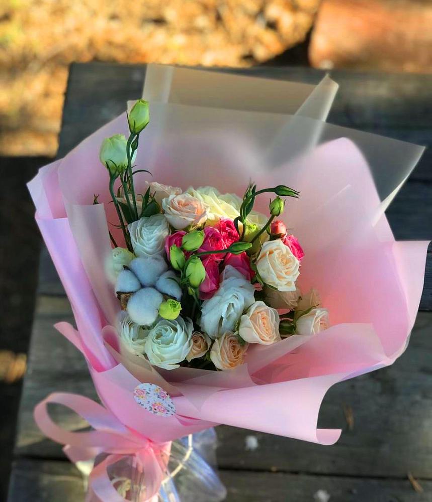 Букет цветов из: Розы и Лизиантусы в Синегорском