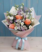 Букет цветов из:  Лизиантусы, Розы, Альстромерии и Гипсофила в Синегорском