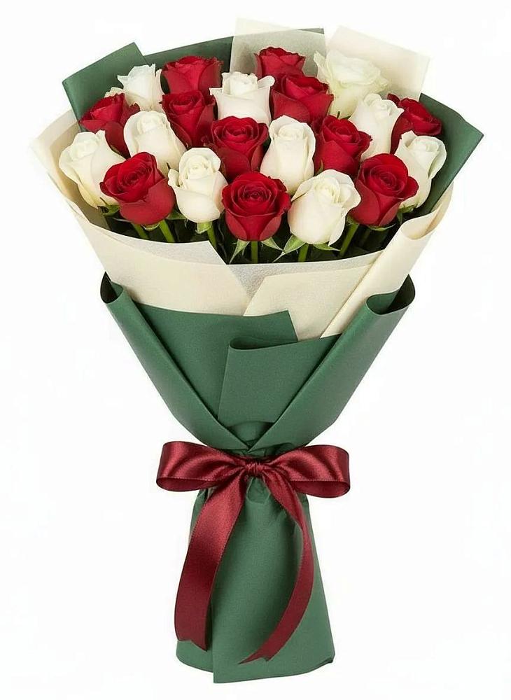 Букет Микс из красных и белых роз в Синегорском