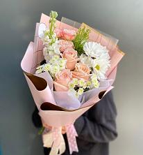 Букет цветов из:  Хризантемы и Розы в Синегорском