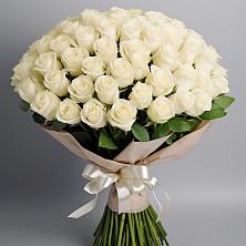 Букет 101 беля роза Белоснежка в Синегорском