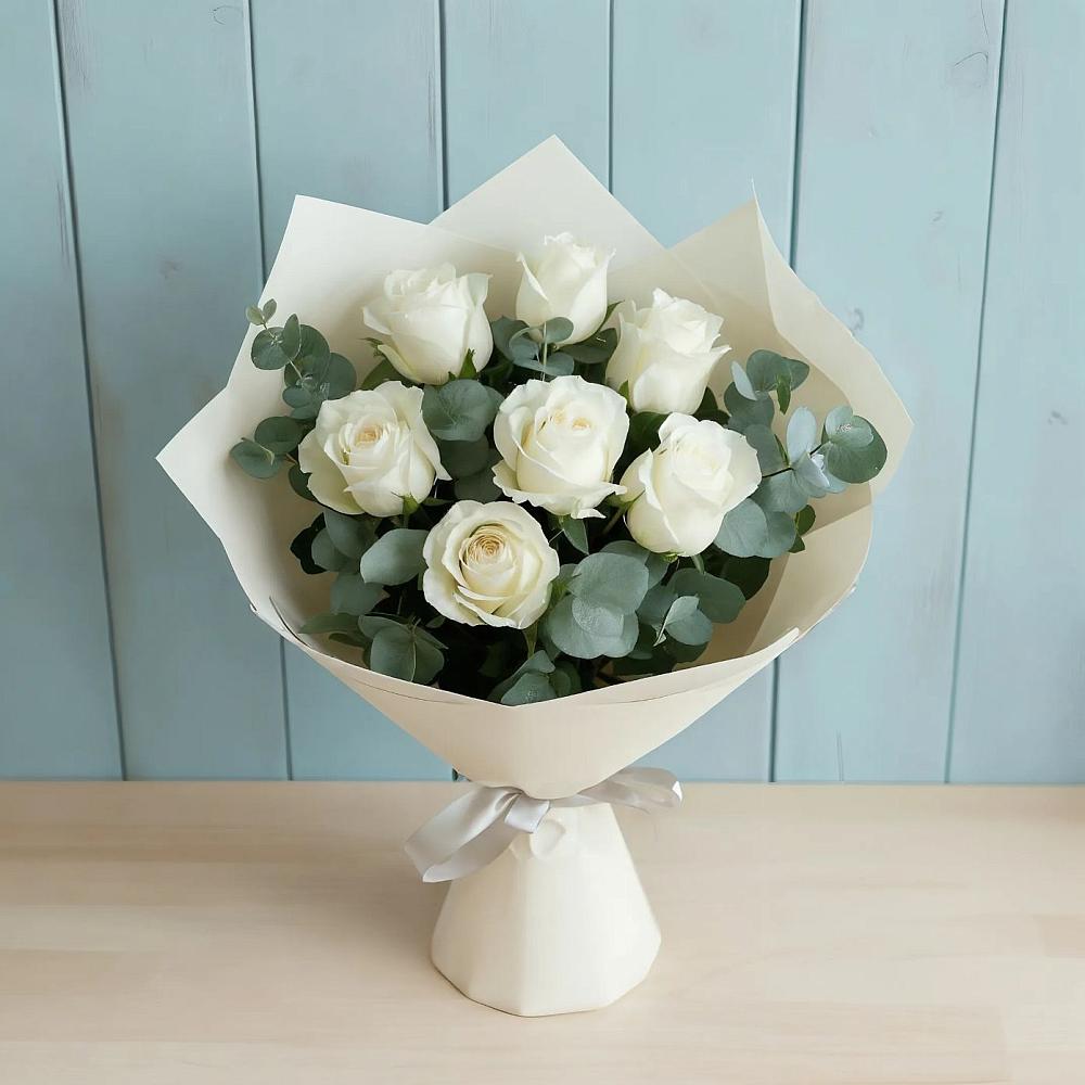 Букет Белые розы в Эвкалипте в Синегорском