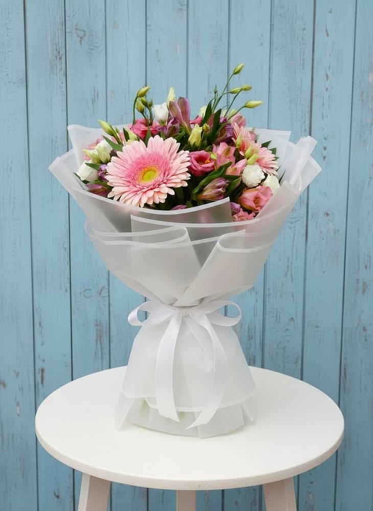 Букет цветов из: Герберы, Альстромерии и Лизиантусы в Синегорском