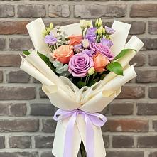 Букет цветов из:  Лизиантусы и Розы в Синегорском