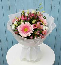 Букет цветов из:  Герберы, Альстромерии и Лизиантусы #REPLACE_PRED# Синегорском