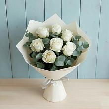 Букет Белые розы в Эвкалипте в Синегорском