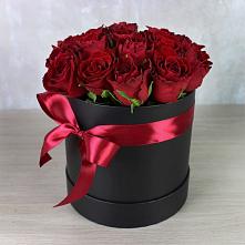 Цветочная композиция из Розы в шляпной коробке в Синегорском