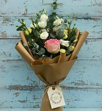 Букет цветов из:  Розы и Лизиантусы в Синегорском