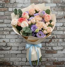 Букет цветов из:  Розы, Лизиантусы и Гвоздики в Синегорском