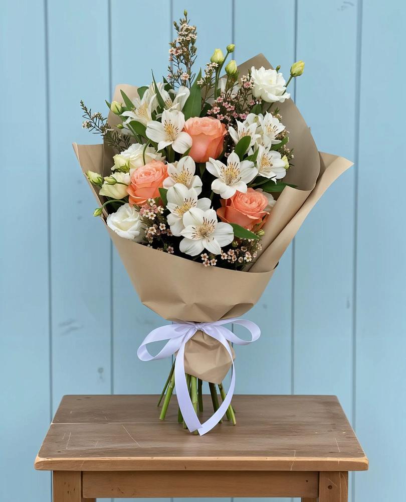 Букет цветов из: Альстромерии, Лизиантусы, Розы и Хризантемы в Синегорском