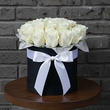 Цветочная композиция из Розы в шляпной коробке в Синегорском