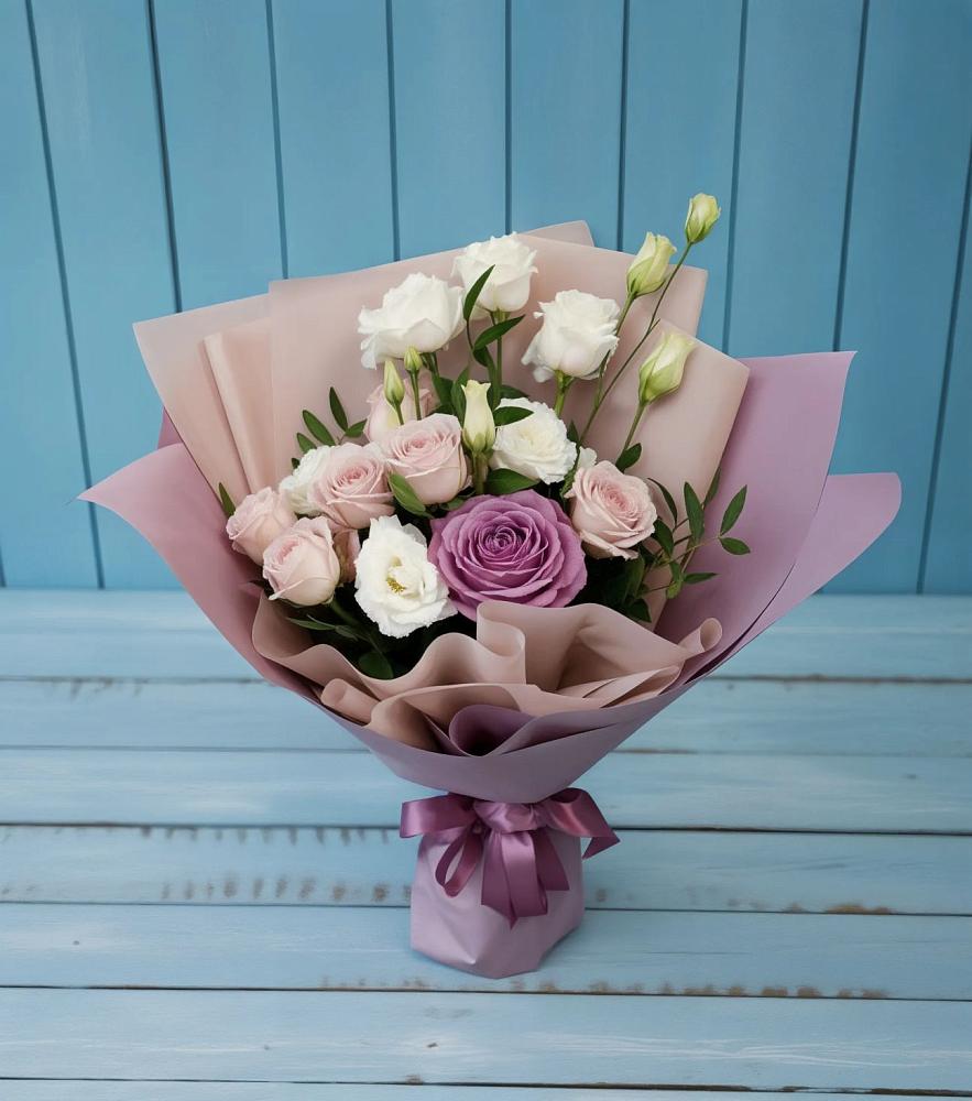 Букет цветов из: Розы и Лизиантусы в Синегорском